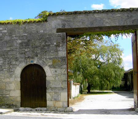 Le double portail de l'enclos