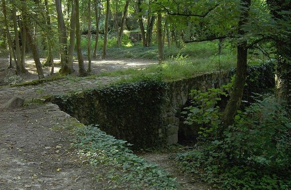 vue partielle du pont et de la route