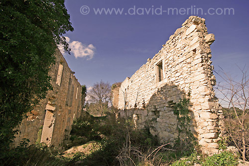 Castries – ruines de la commanderie (www.david-merlin.com)
